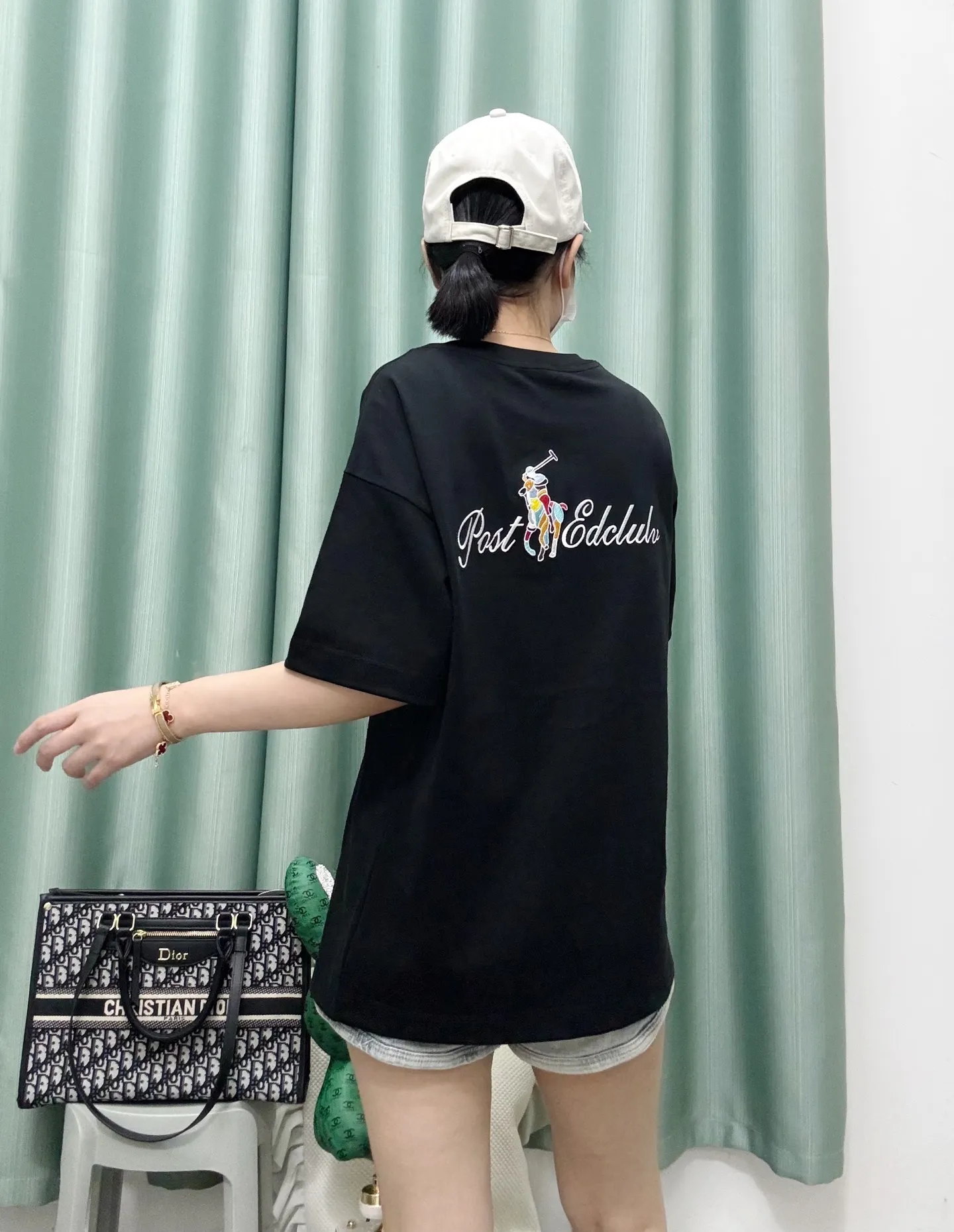 Black ， Same Style